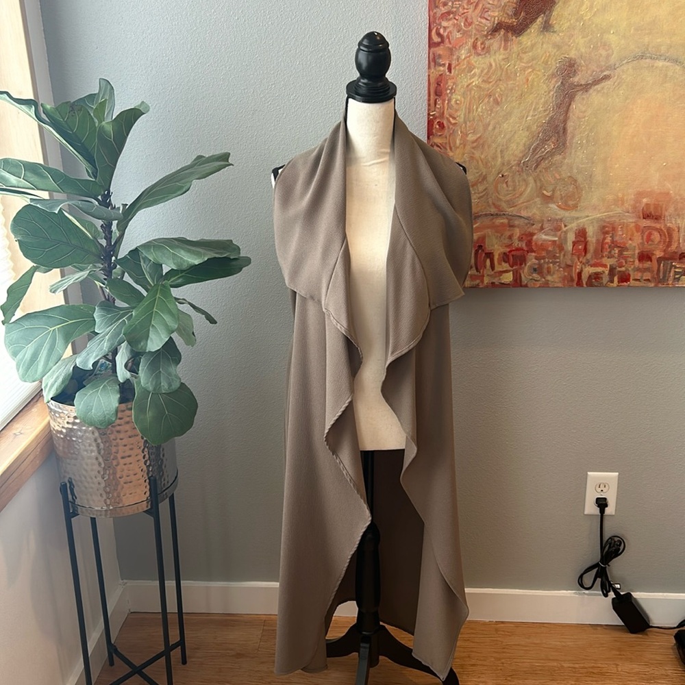 EUC Primi Taupe Sleeveless Duster